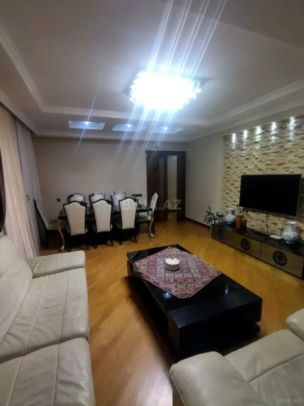 Satılır 4 otaqlı mənzil 181 m²