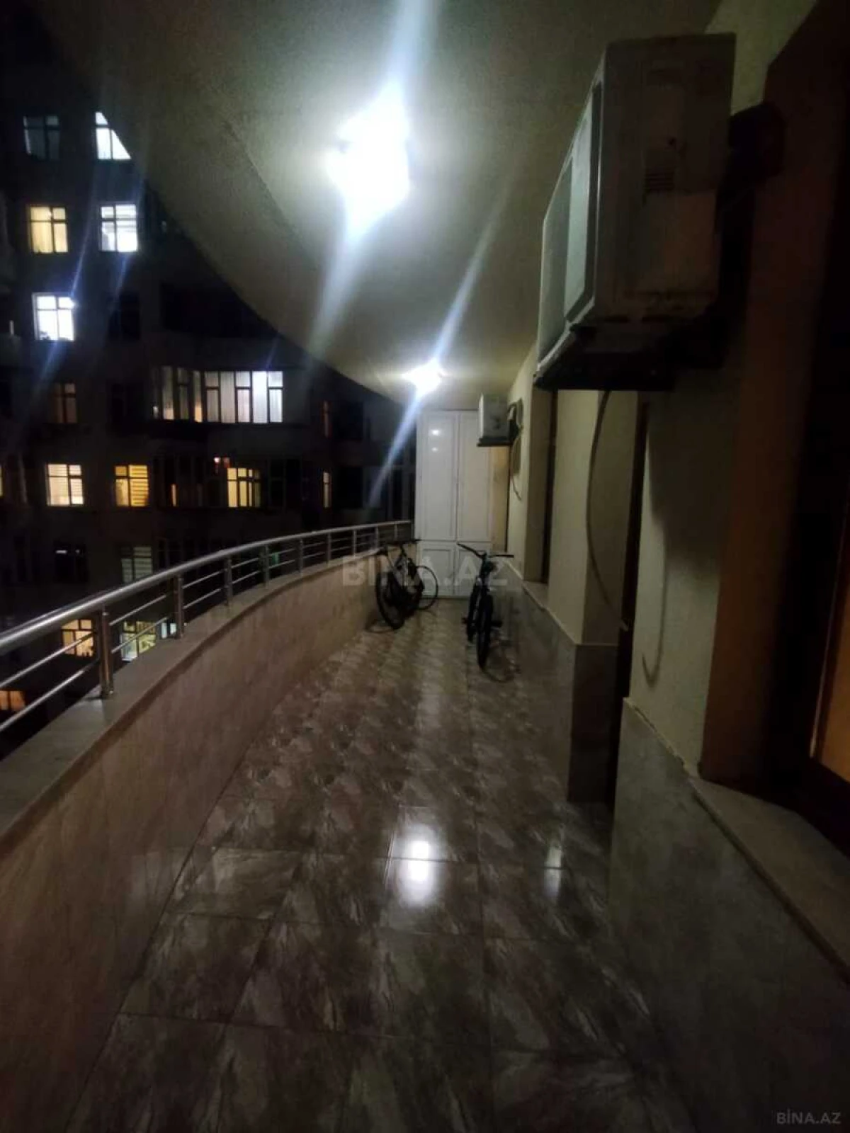 Satılır 4 otaqlı mənzil 181 m²