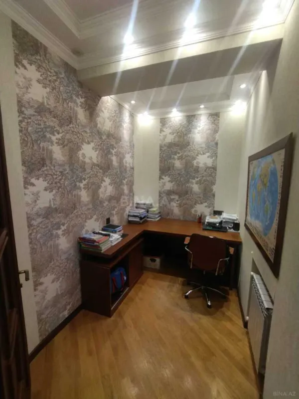 Satılır 4 otaqlı mənzil 181 m²