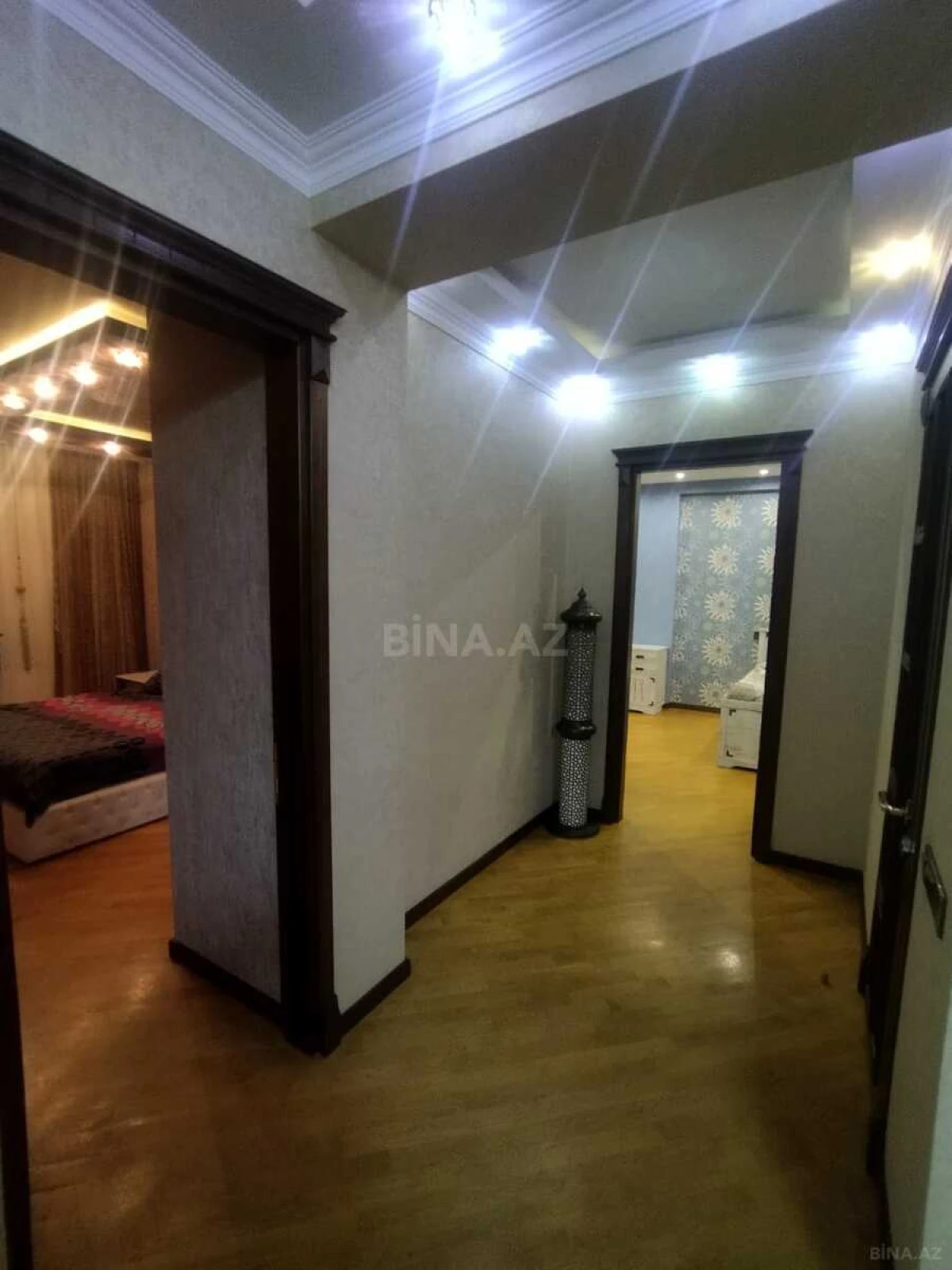 Satılır 4 otaqlı mənzil 181 m²