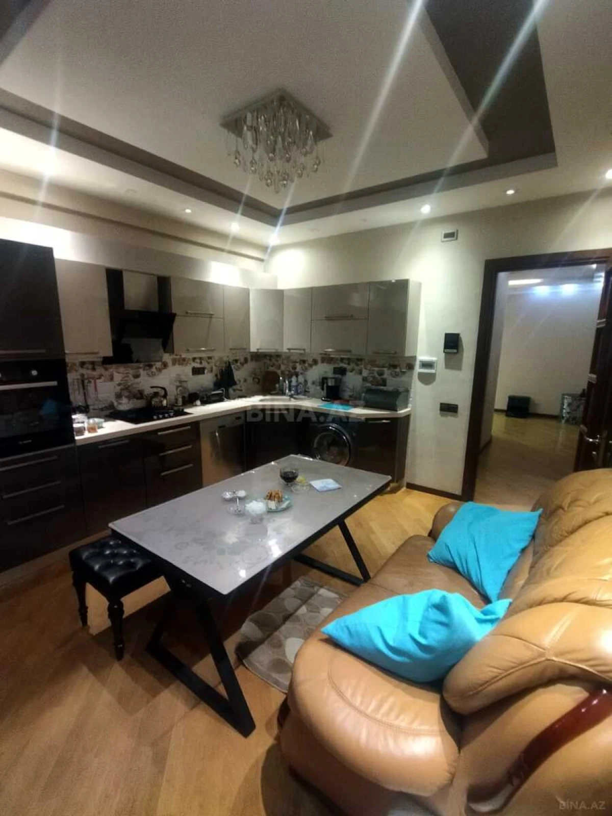 Satılır 4 otaqlı mənzil 181 m²