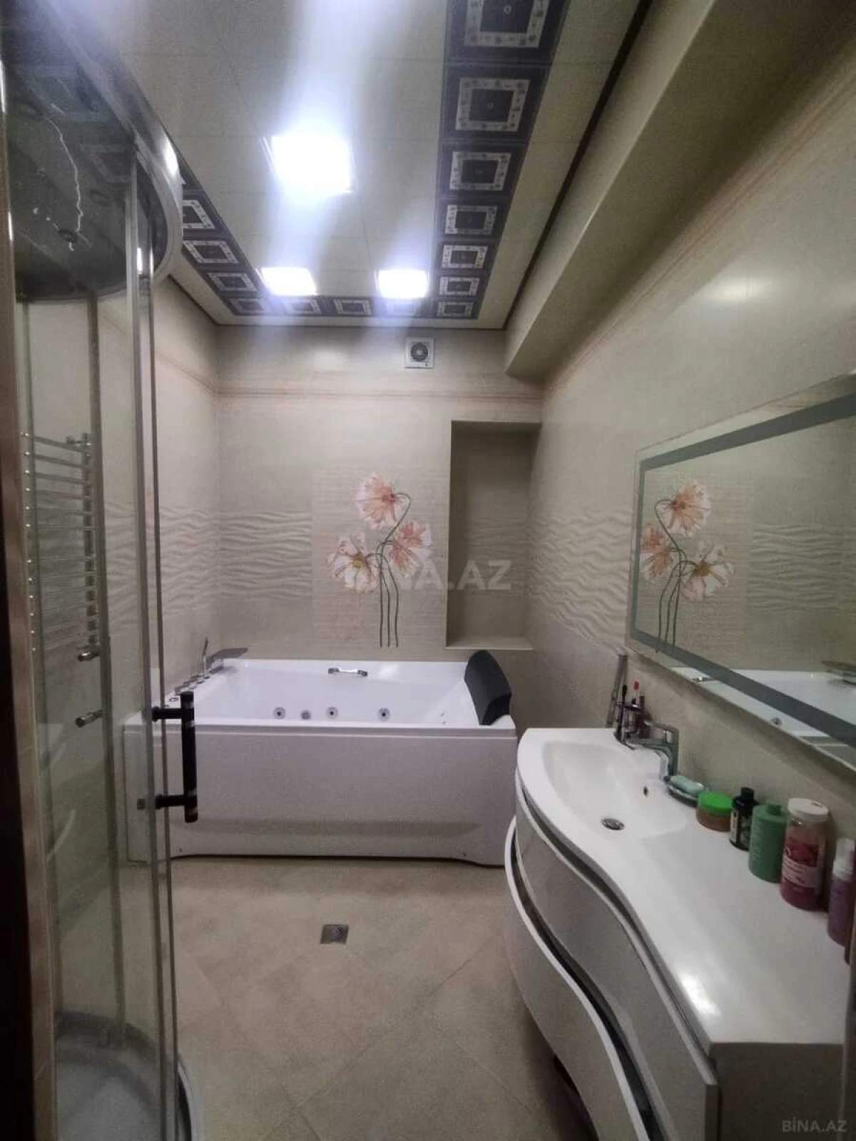 Satılır 4 otaqlı mənzil 181 m²
