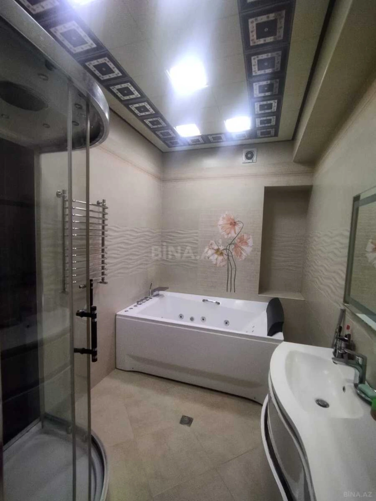 Satılır 4 otaqlı mənzil 181 m²