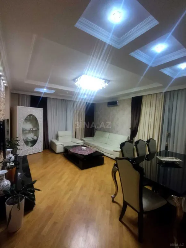 Satılır 4 otaqlı mənzil 181 m²