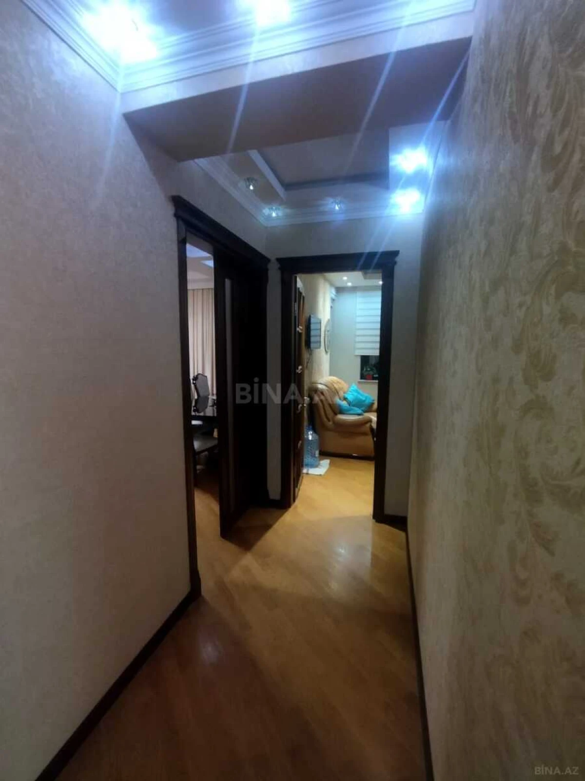 Satılır 4 otaqlı mənzil 181 m²