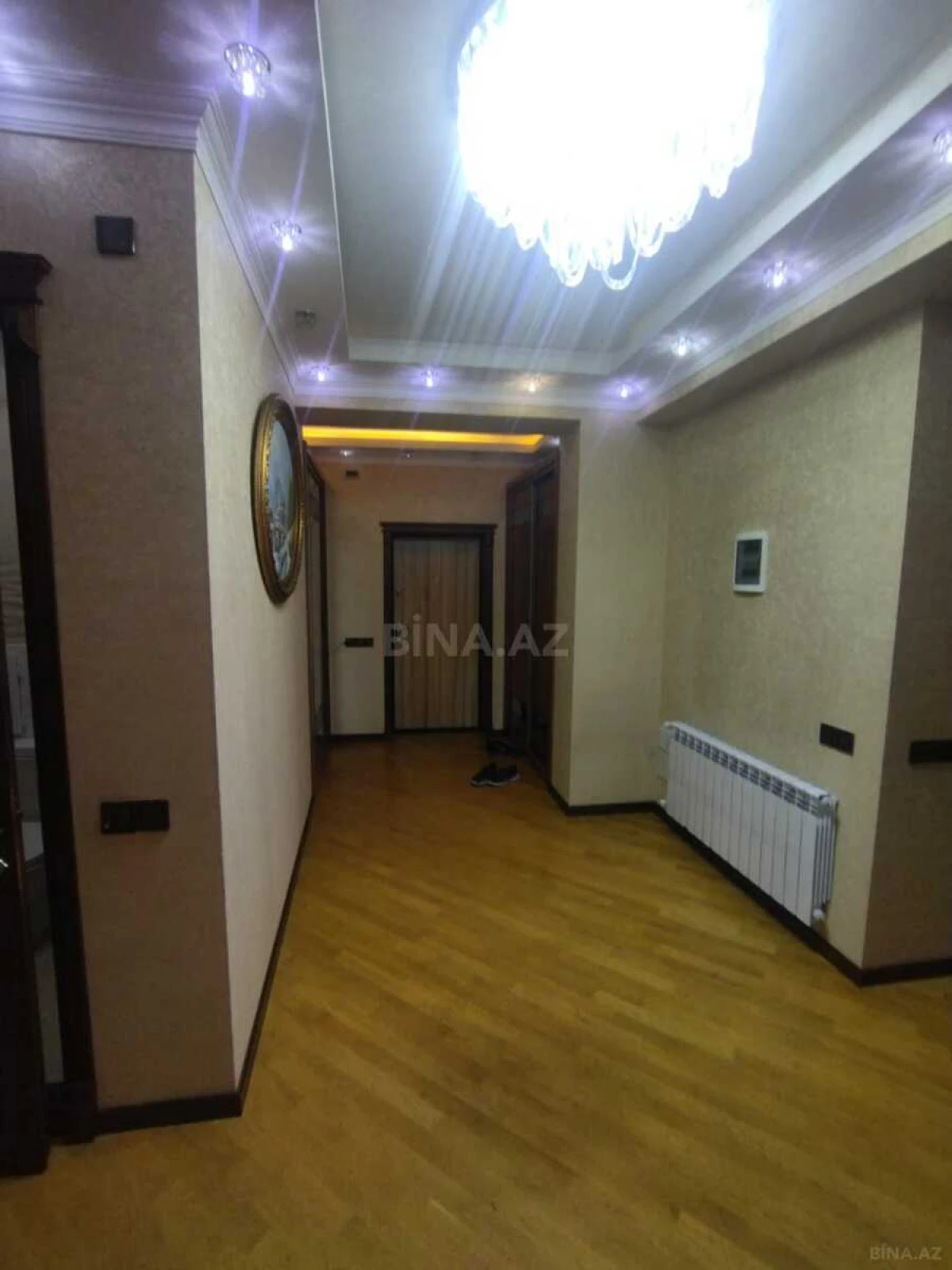 Satılır 4 otaqlı mənzil 181 m²