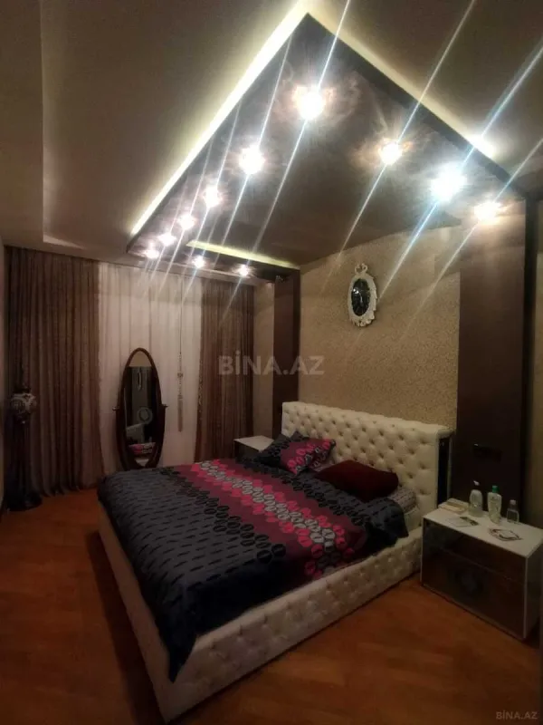 Satılır 4 otaqlı mənzil 181 m²
