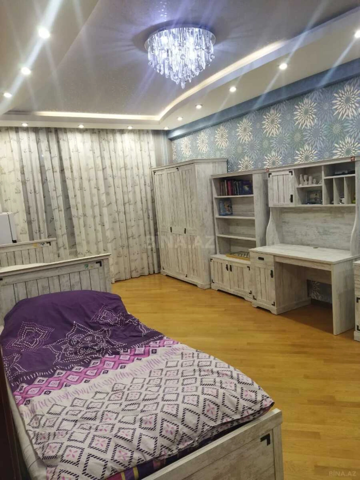 Satılır 4 otaqlı mənzil 181 m²