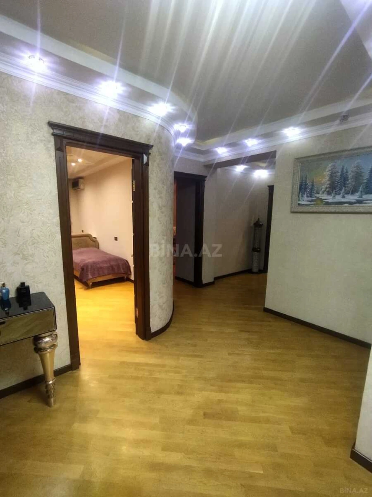 Satılır 4 otaqlı mənzil 181 m²