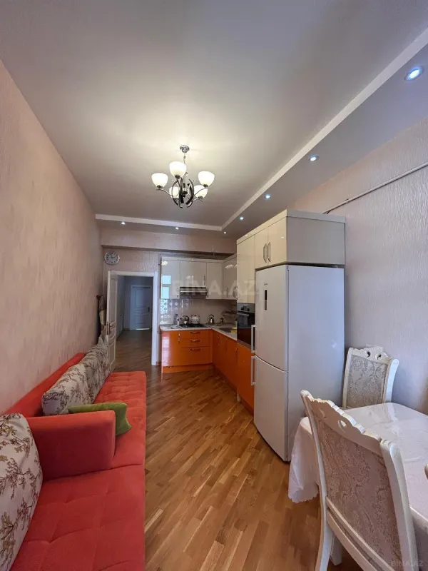 Kirayə verilir 2 otaqlı mənzil 115 m²