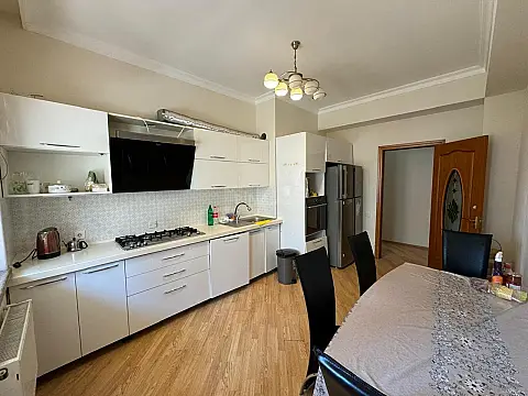 Kirayə verilir 3 otaqlı mənzil 120 m²