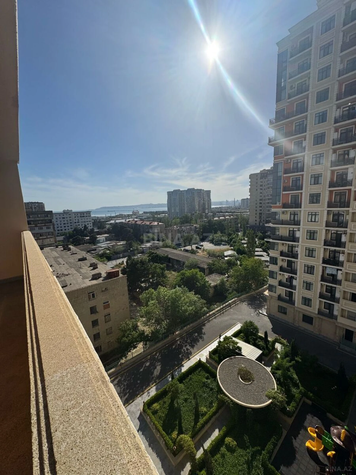 Satılır 3 otaqlı mənzil 118.7 m²