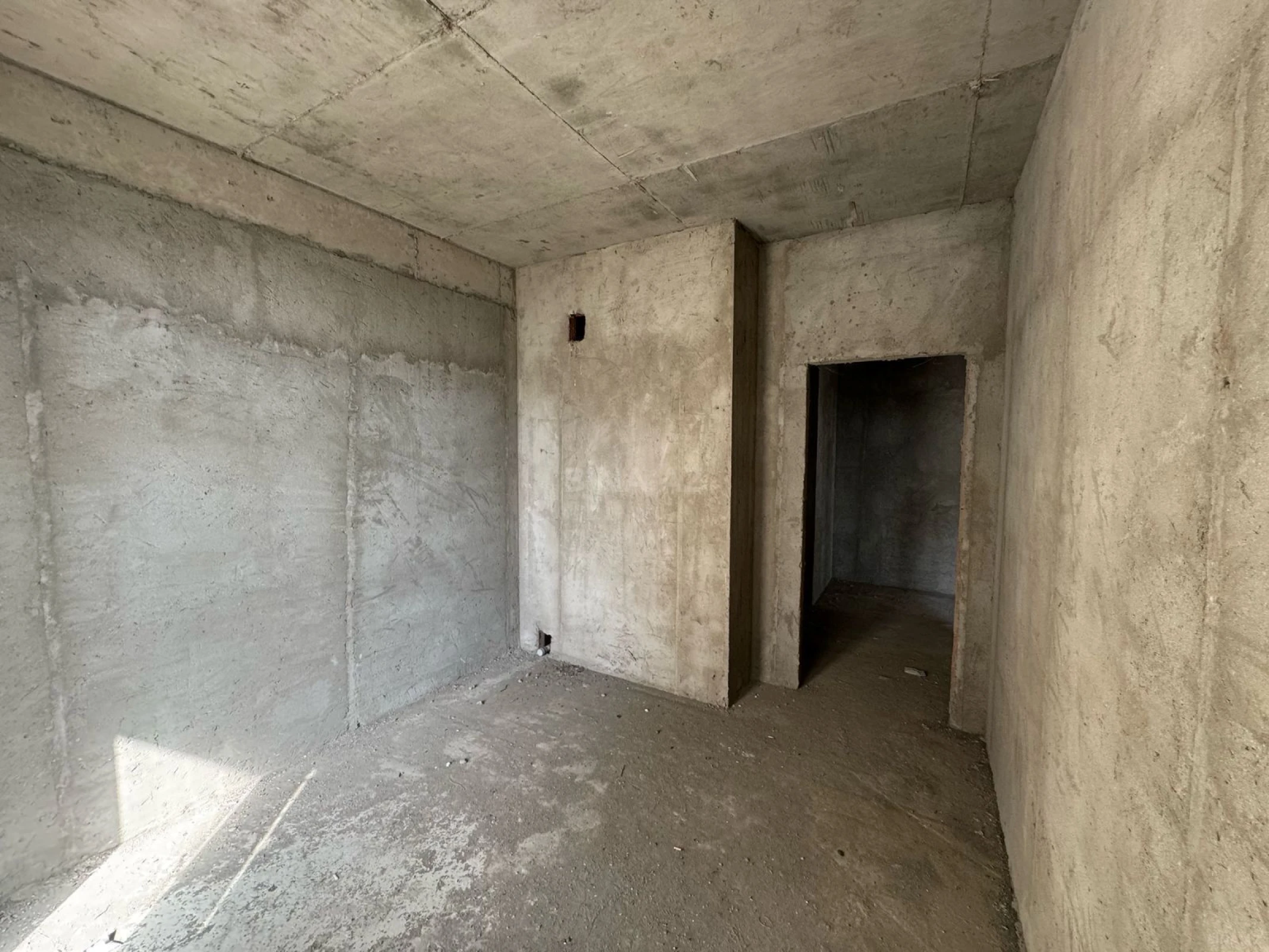 Satılır 3 otaqlı mənzil 118.7 m²