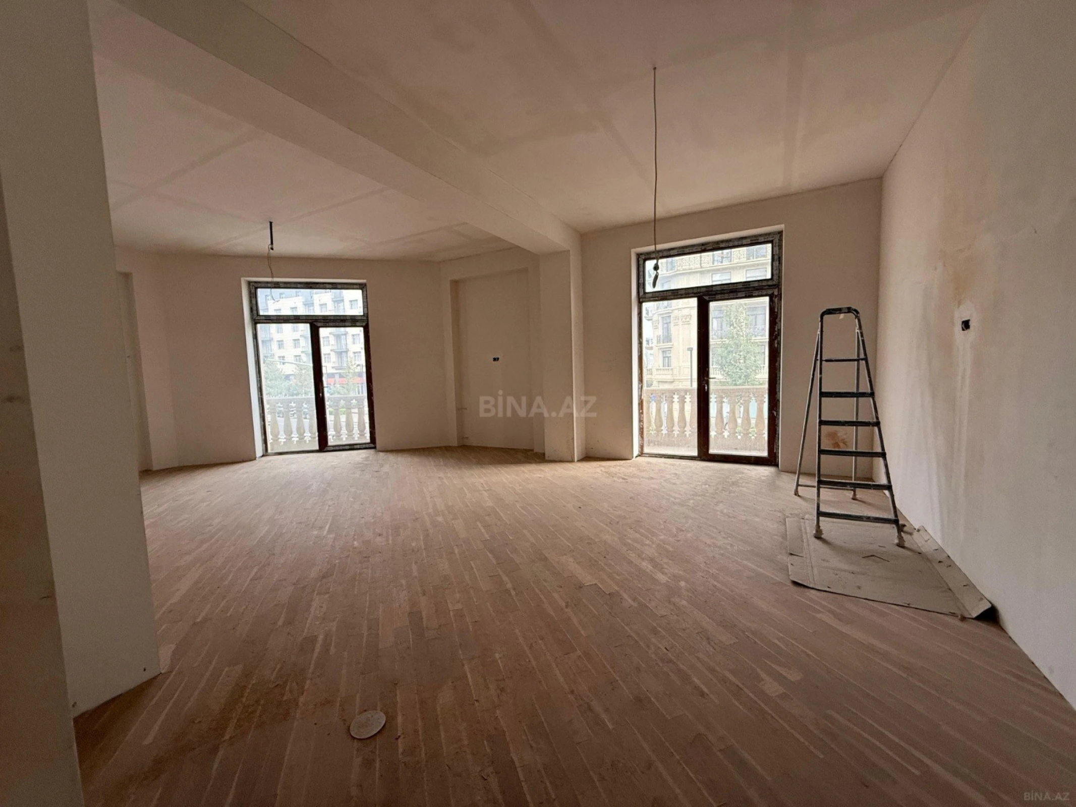 Satılır 3 otaqlı mənzil 130 m²