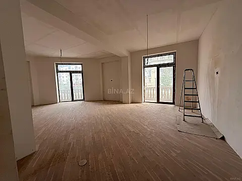 Satılır 3 otaqlı mənzil 130 m²