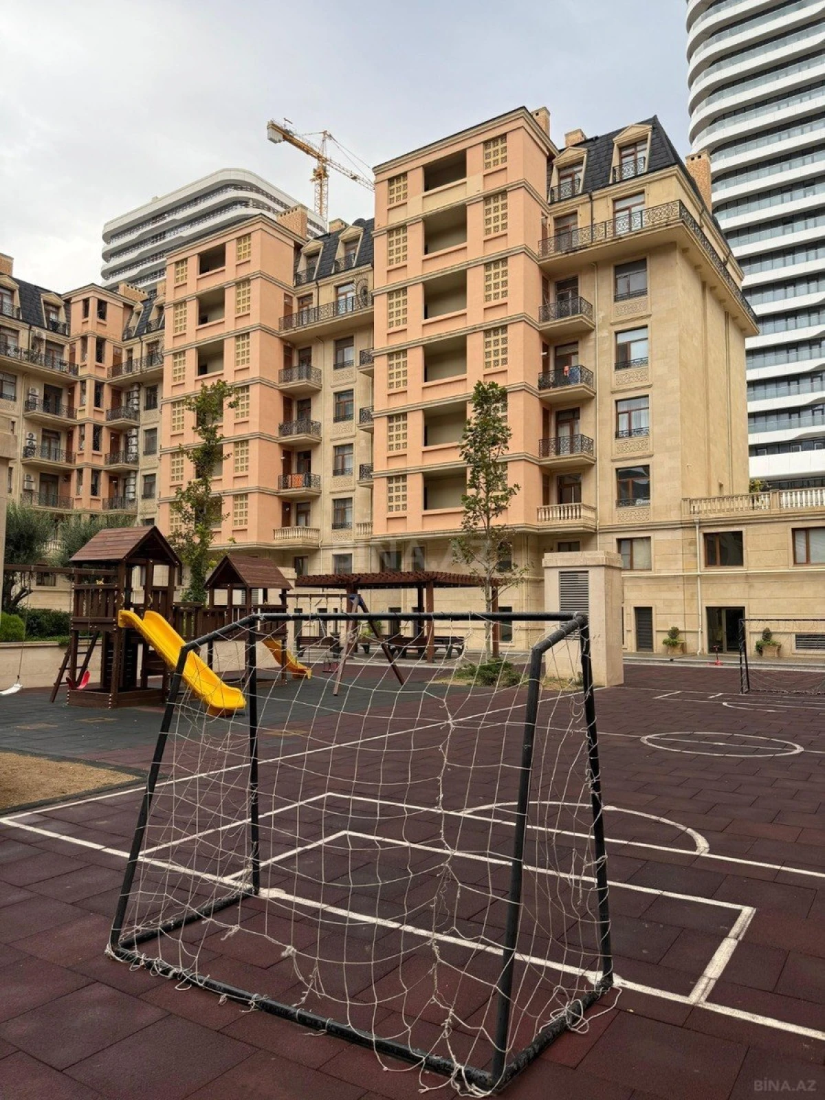 Satılır 3 otaqlı mənzil 130 m²