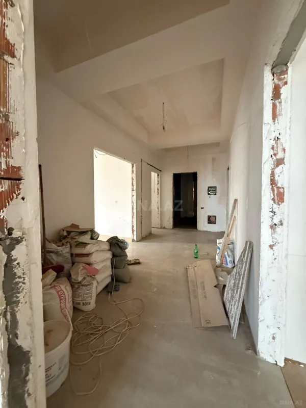 Satılır 3 otaqlı mənzil 130 m²
