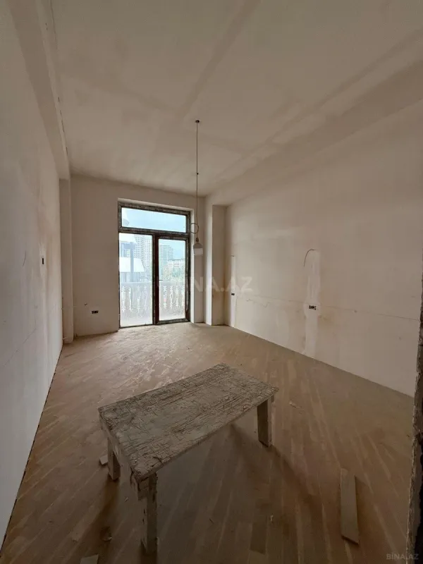 Satılır 3 otaqlı mənzil 130 m²