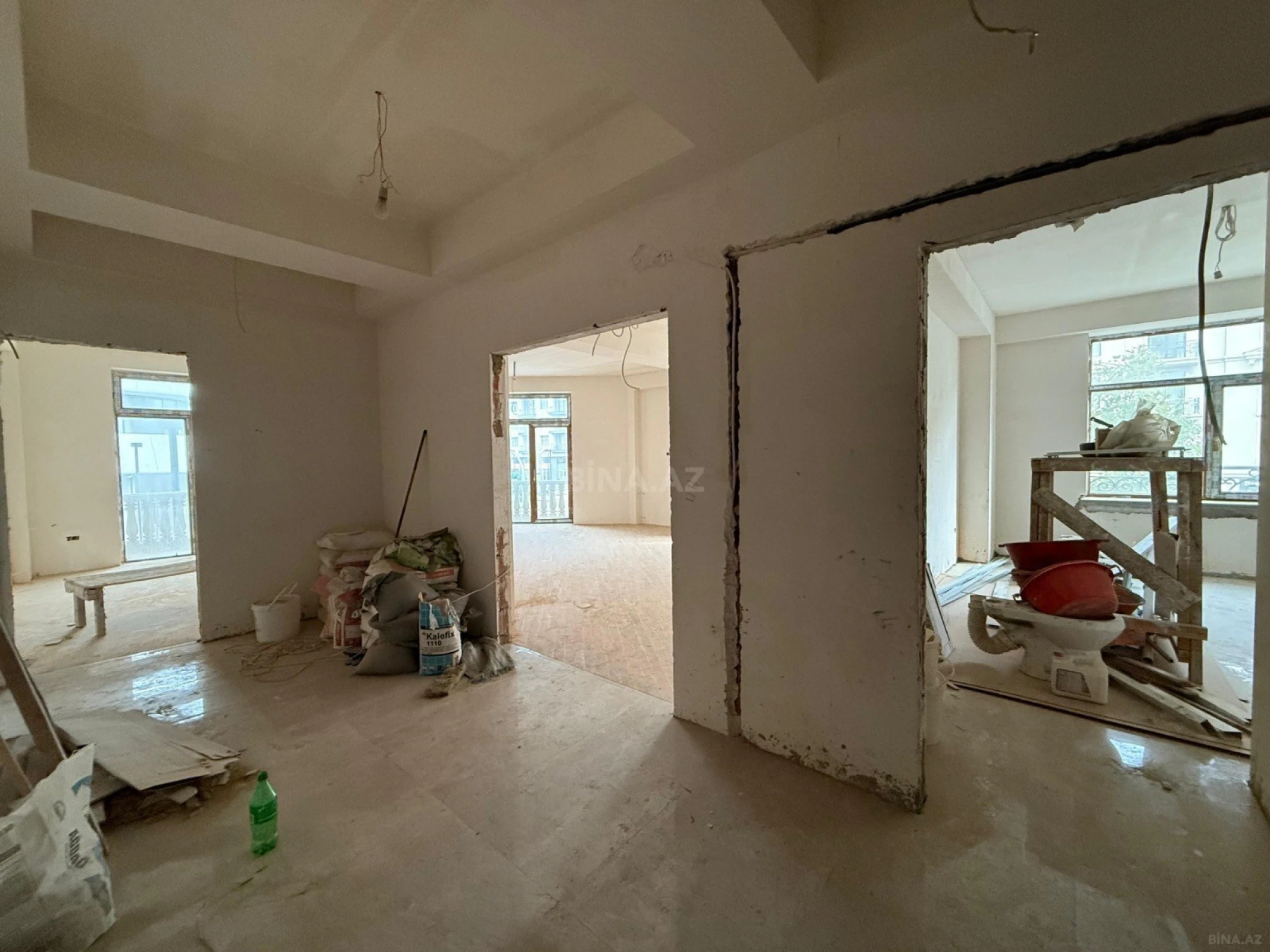 Satılır 3 otaqlı mənzil 130 m²