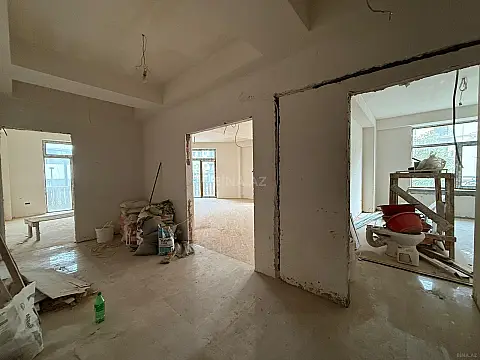 Satılır 3 otaqlı mənzil 130 m²