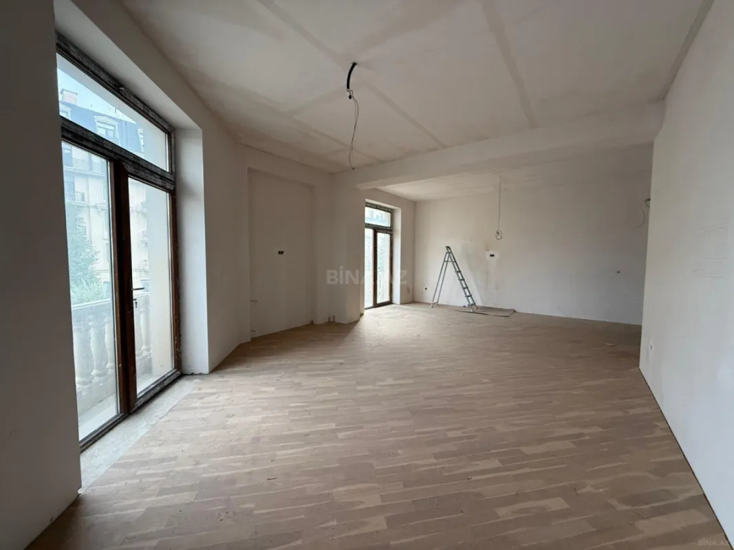 Satılır 3 otaqlı mənzil 130 m²