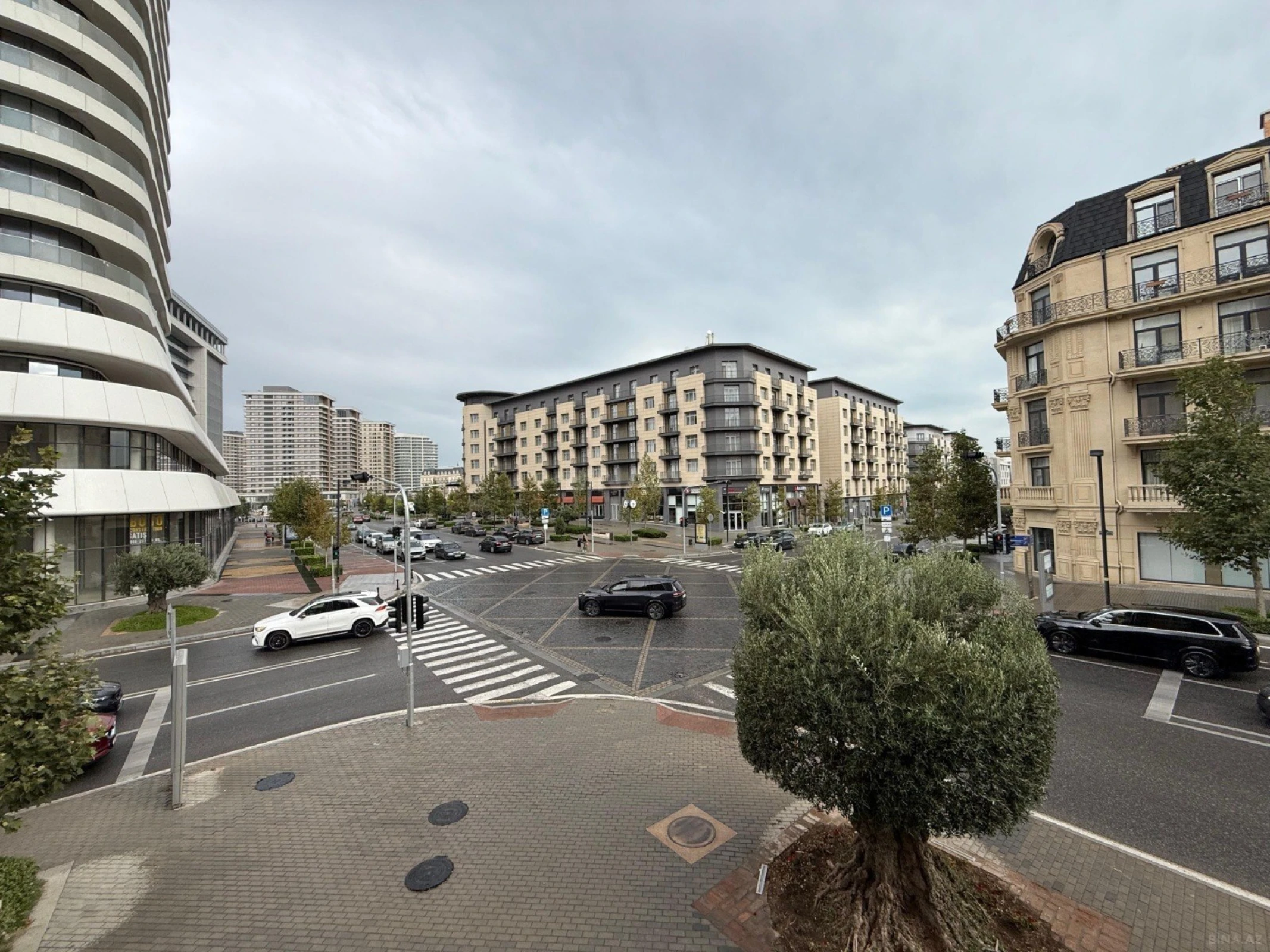 Satılır 3 otaqlı mənzil 130 m²