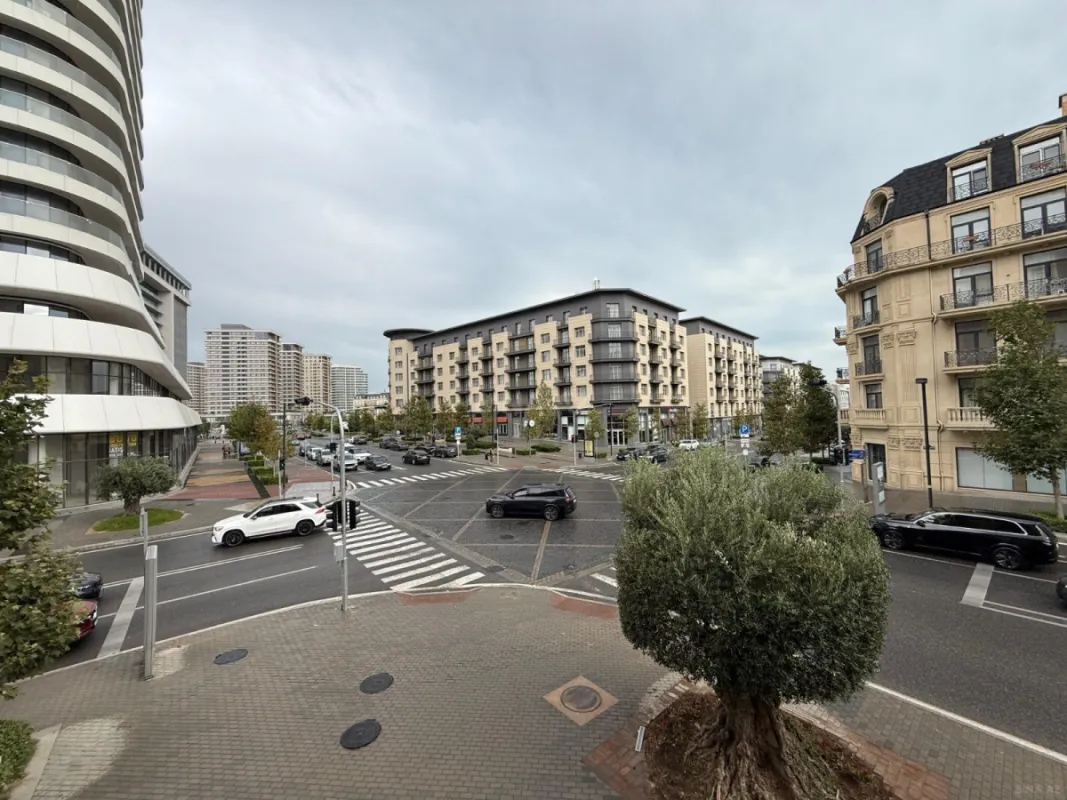 Satılır 3 otaqlı mənzil 130 m²