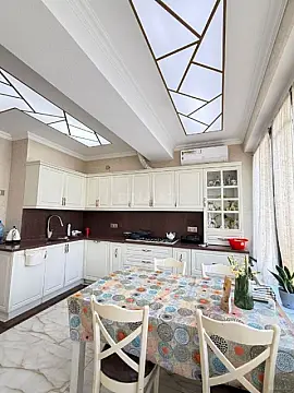 Satılır 4 otaqlı mənzil 172 m²