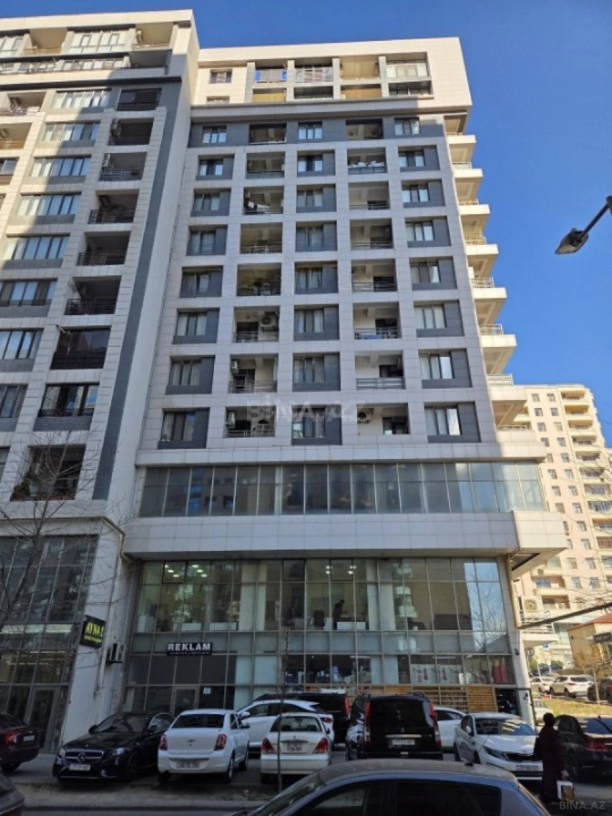 Satılır 4 otaqlı mənzil 172 m²