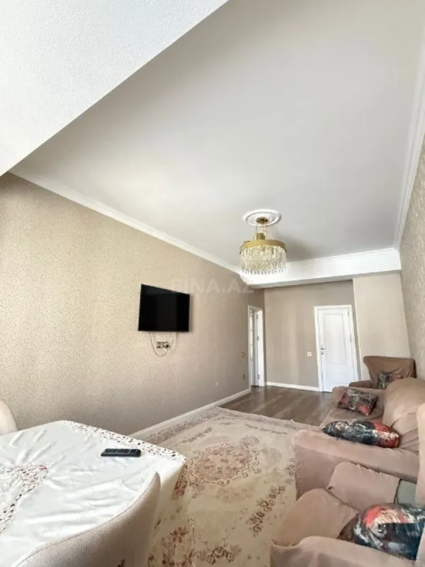 Satılır 4 otaqlı mənzil 172 m²