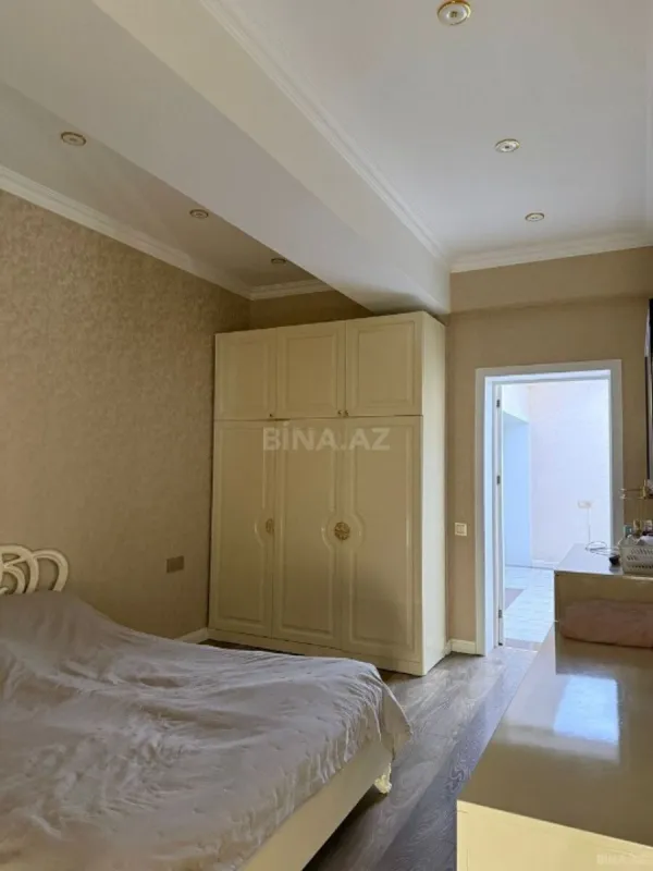 Satılır 4 otaqlı mənzil 172 m²