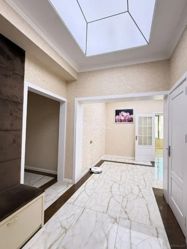 Satılır 4 otaqlı mənzil 172 m²