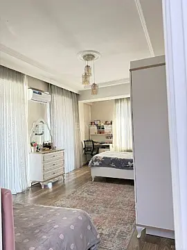 Satılır 4 otaqlı mənzil 172 m²