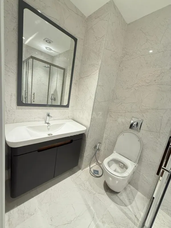 Kirayə verilir 2 otaqlı mənzil 85 m²