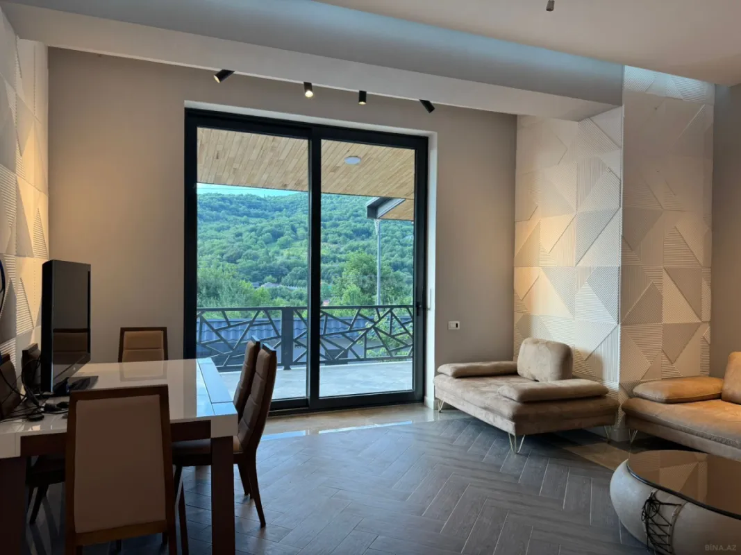 Satılır 10 otaqlı həyət evi 450 m²