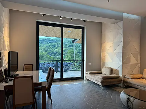Satılır 10 otaqlı həyət evi 450 m²