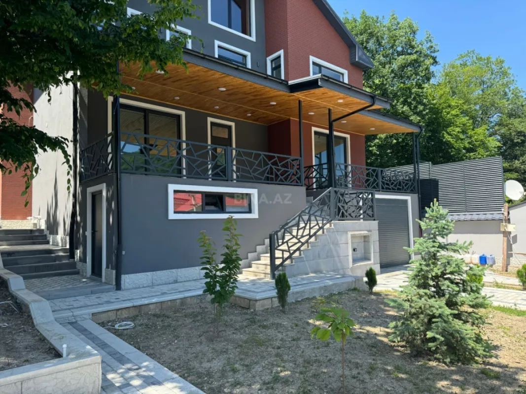 Satılır 10 otaqlı həyət evi 450 m²