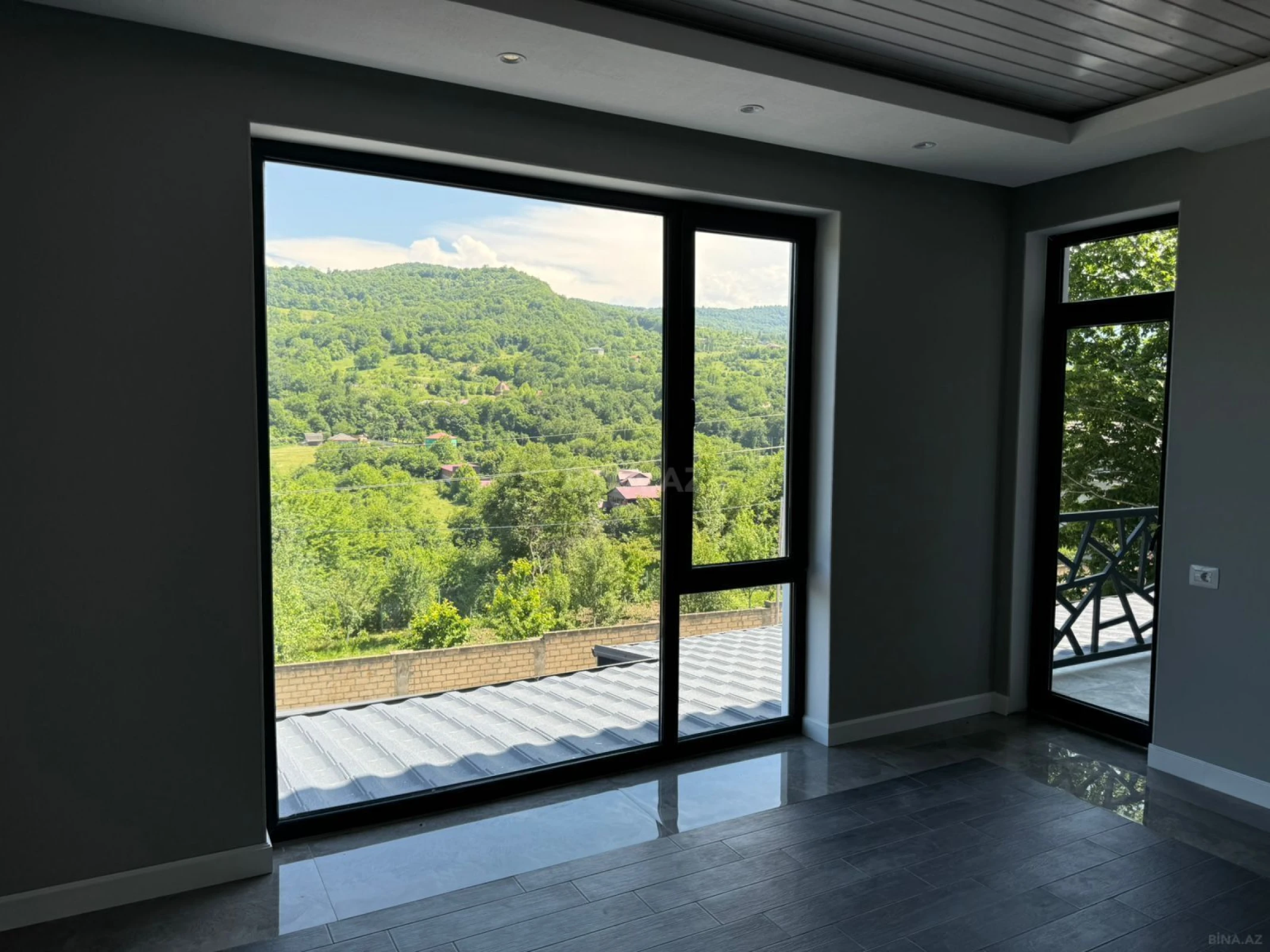 Satılır 10 otaqlı həyət evi 450 m²