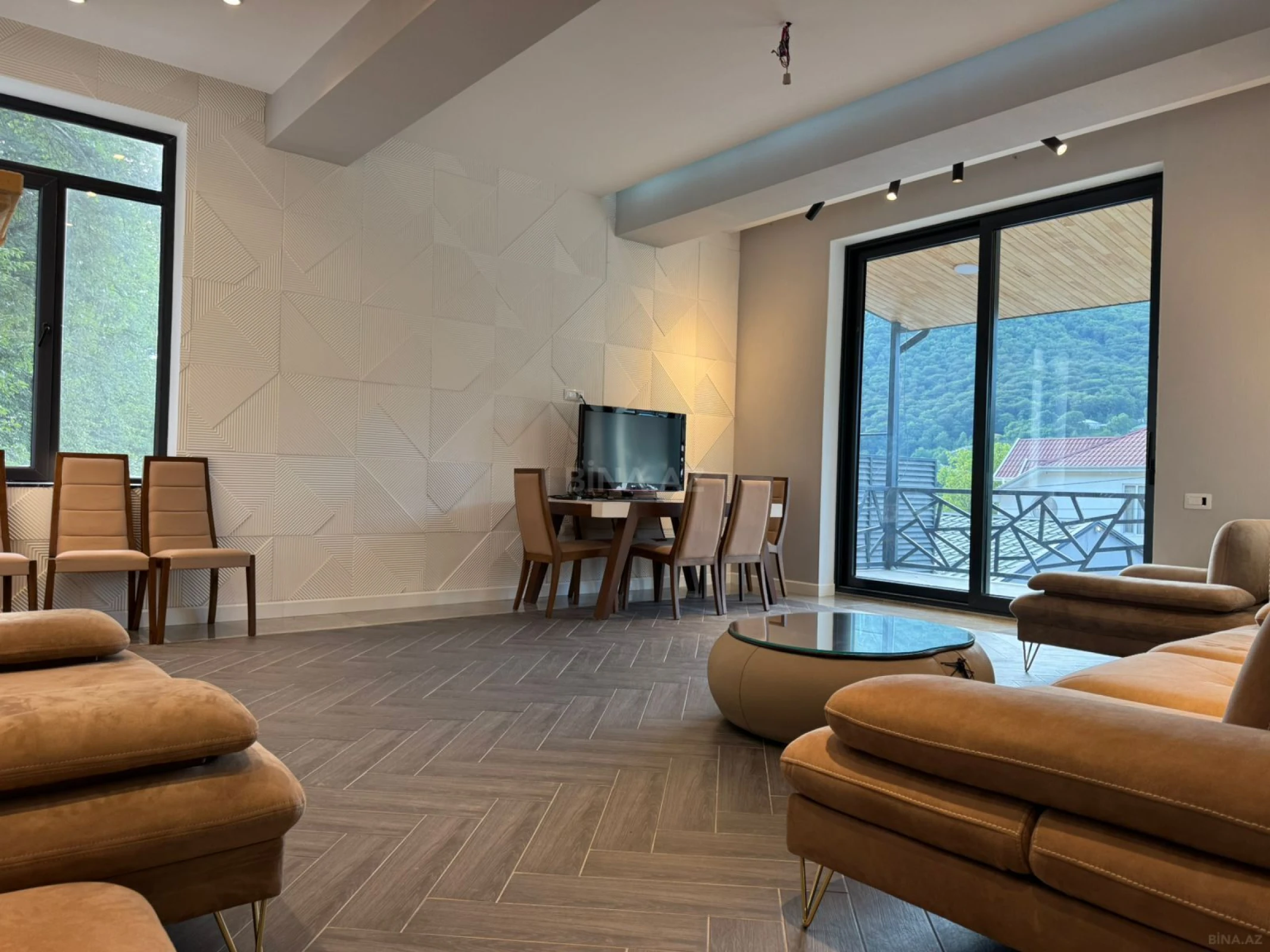 Satılır 10 otaqlı həyət evi 450 m²