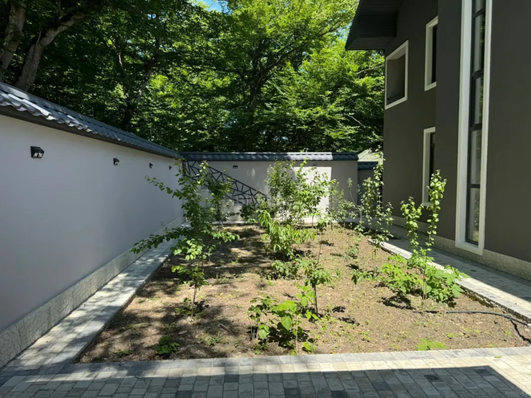 Satılır 10 otaqlı həyət evi 450 m²