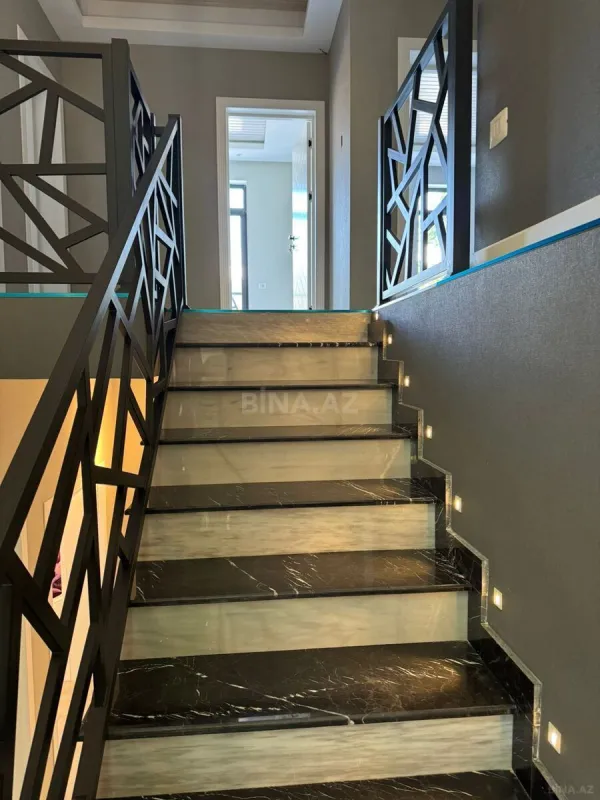 Satılır 10 otaqlı həyət evi 450 m²