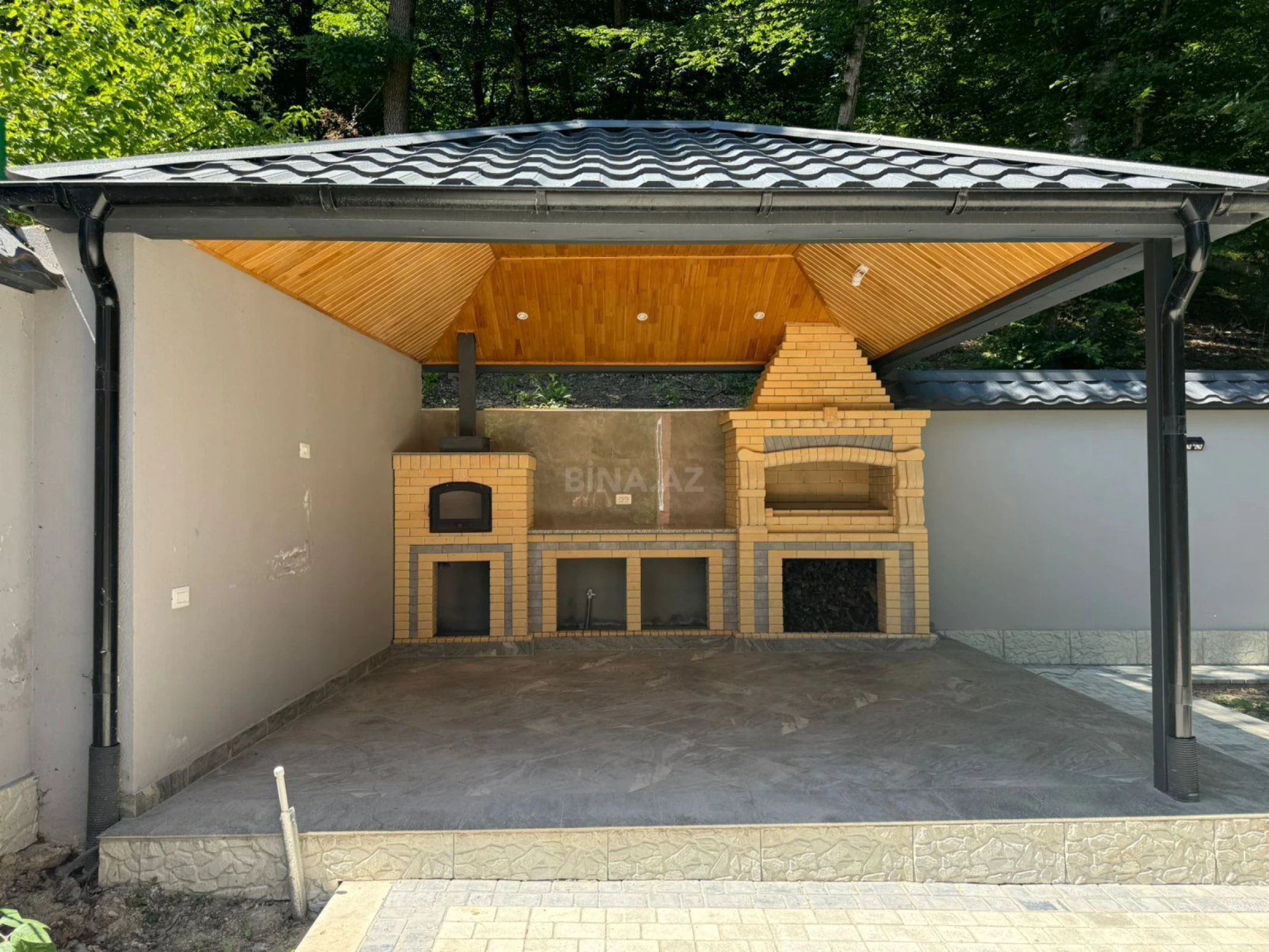 Satılır 10 otaqlı həyət evi 450 m²