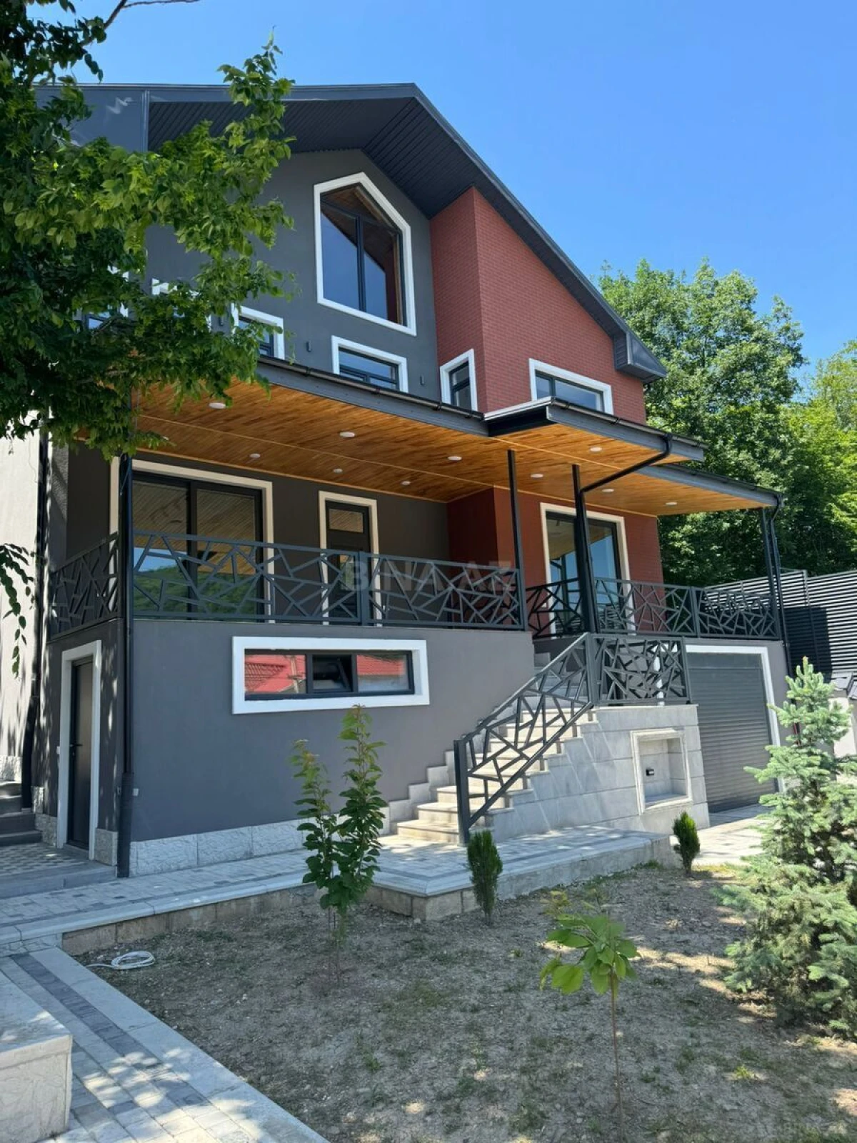 Satılır 10 otaqlı həyət evi 450 m²