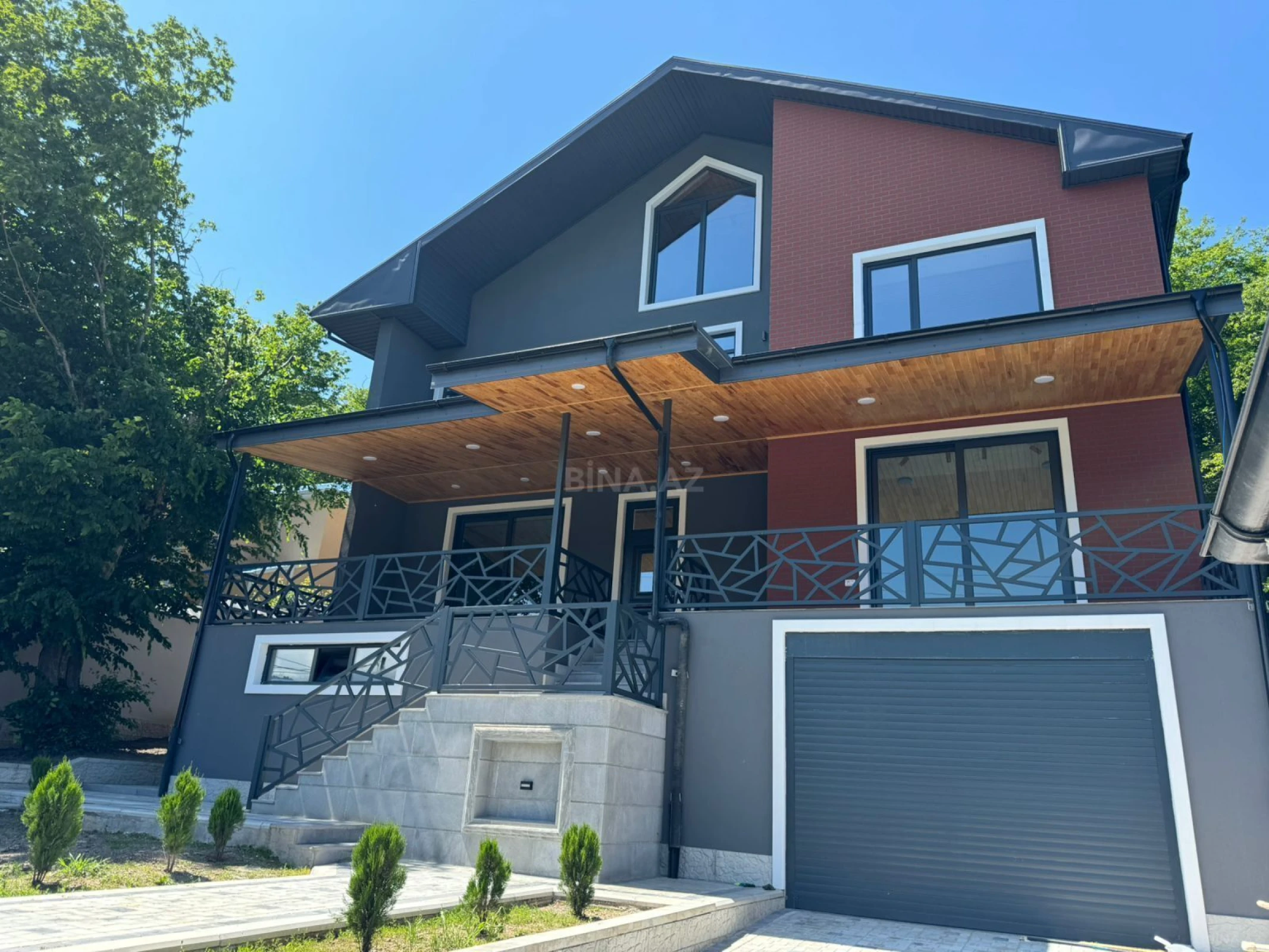 Satılır 10 otaqlı həyət evi 450 m²