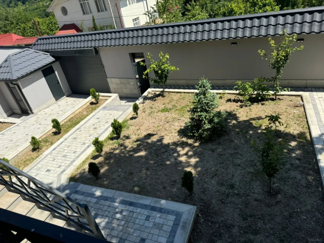 Satılır 10 otaqlı həyət evi 450 m²
