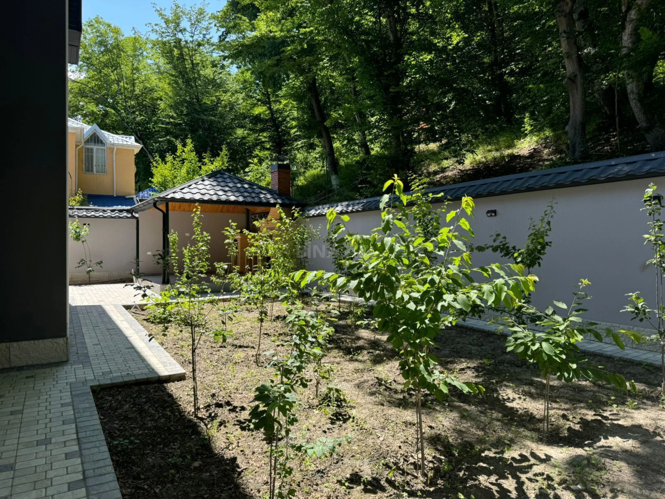 Satılır 10 otaqlı həyət evi 450 m²