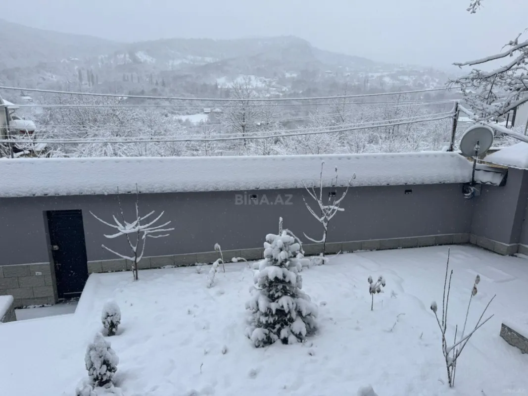 Satılır 10 otaqlı həyət evi 450 m²