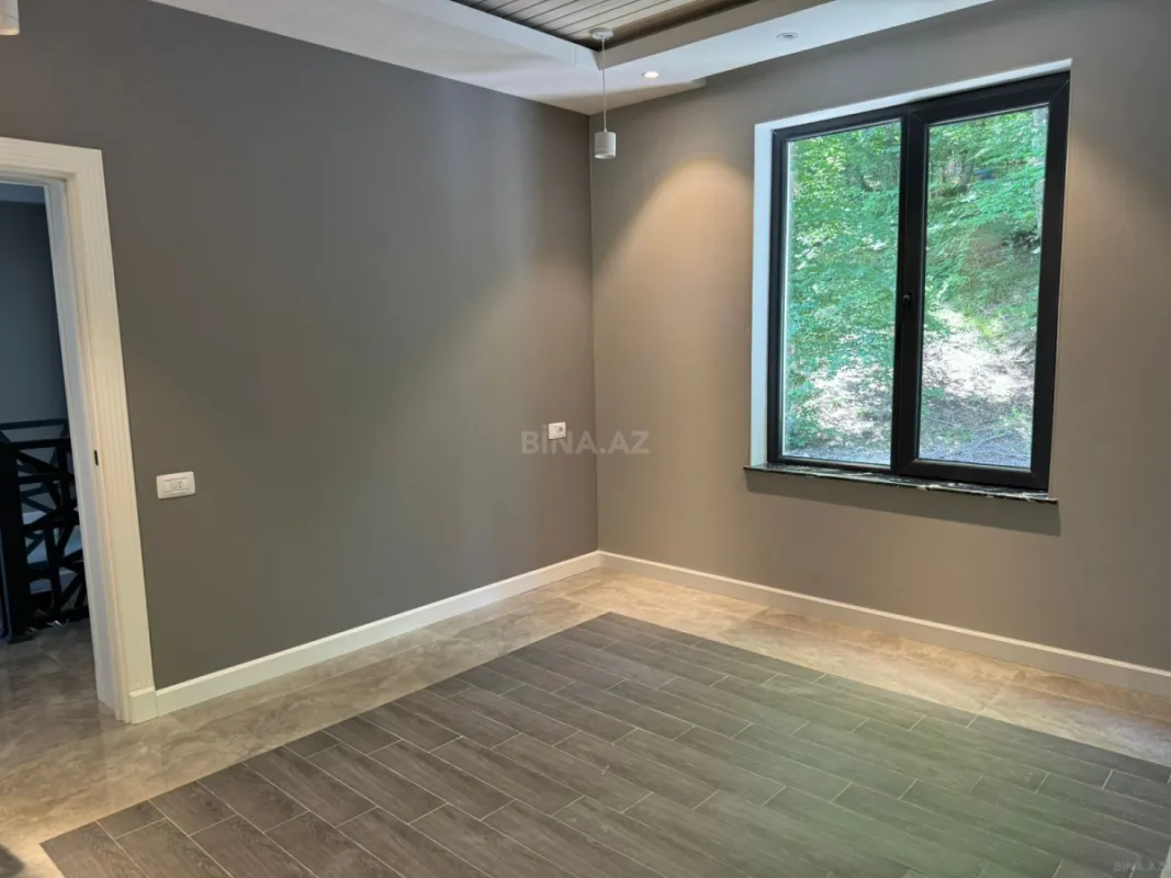 Satılır 10 otaqlı həyət evi 450 m²