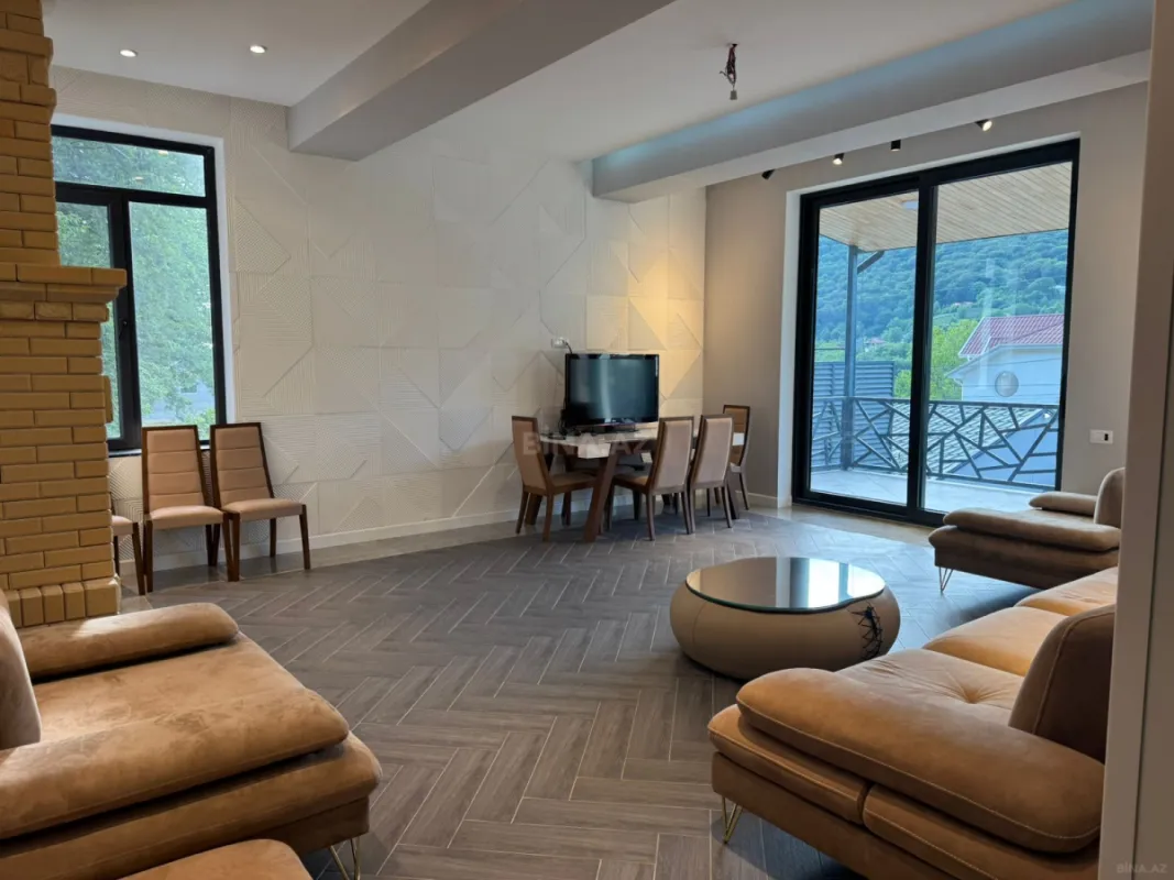 Satılır 10 otaqlı həyət evi 450 m²