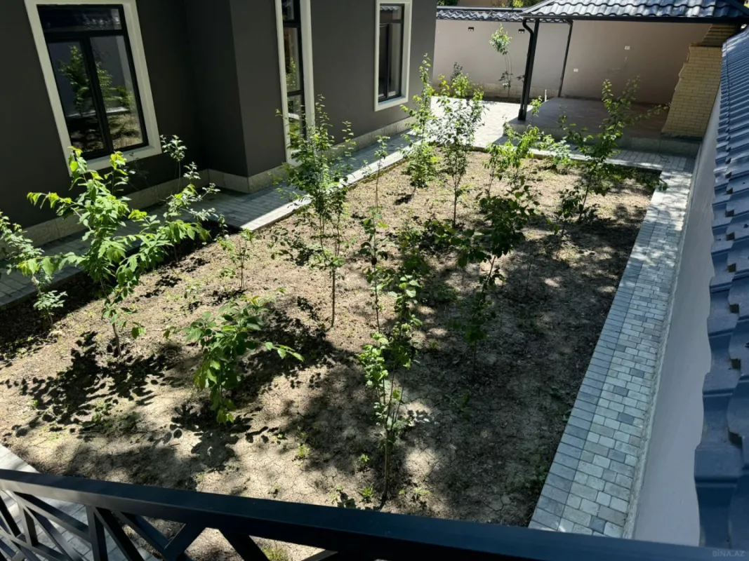 Satılır 10 otaqlı həyət evi 450 m²